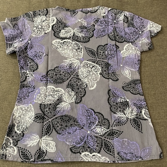 💰3 items for $25 🏷 Women 🍑 Peaches Uniforms Butterfly pattern sz XS - Picture 2 of 7